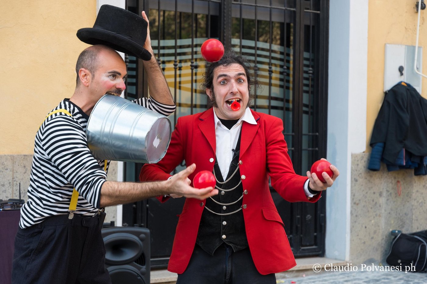 Andrea Corvo — giocoleria circo piazza