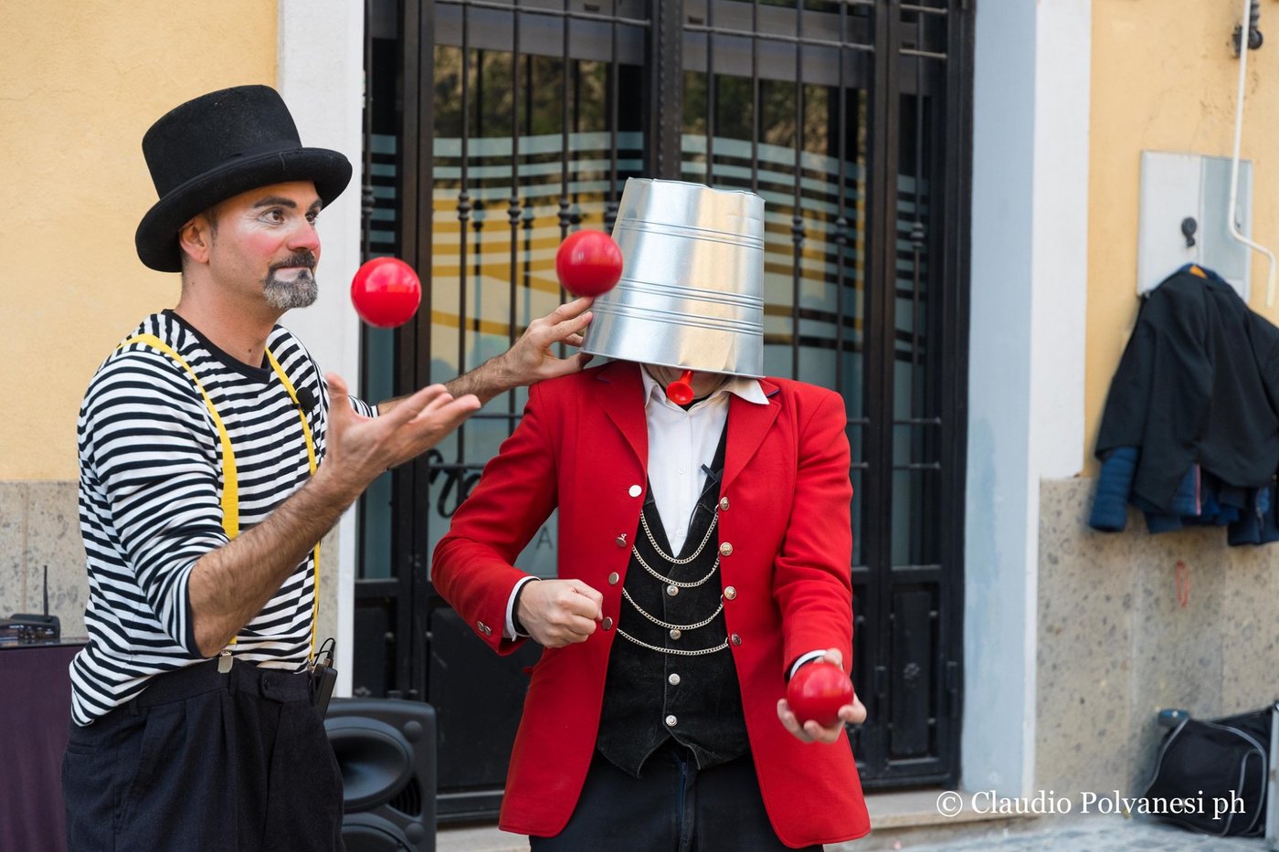 Andrea Corvo — giocoleria circo piazza